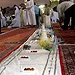 سفره هایی که در مدینه رو به آسمان گسترانیده می شود/ تصویری