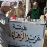 نذری زائران در کربلا به عشق بی بی دو عالم