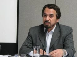 رایزن فرهنگی ایران در لندن: امام خمینی (ره) ارزشهای اسلامی و انسانی را در جهان احیا کرد