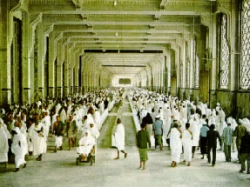 پاسخ گوئي به سئوالات زائرين ايراني در مسجدالحرام