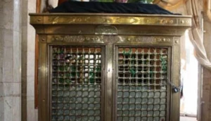 عالمی که بیل در دستش مار شد