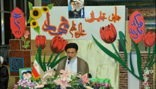 تجليل والدين شهدا در مكه