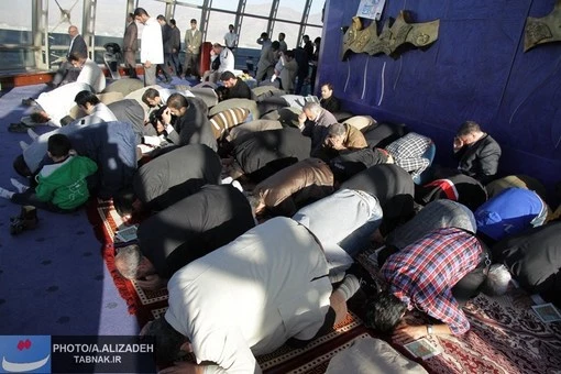تصاوير : زيارت عاشورا در آسمان تهران