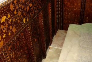 تصویر سنگ قبر حضرت عباس(ع) و شعری که بر روی آن حک شده است