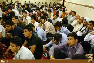 شوق دعاي كميل با دانش آموزان عمره‌گزار / عكس