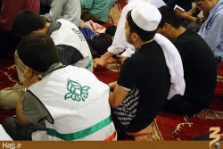 شوق دعاي كميل با دانش آموزان عمره‌گزار / عكس