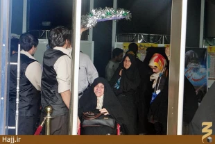 لحظه‌هاي تلخ وداع با خانه خدا  / عكس
