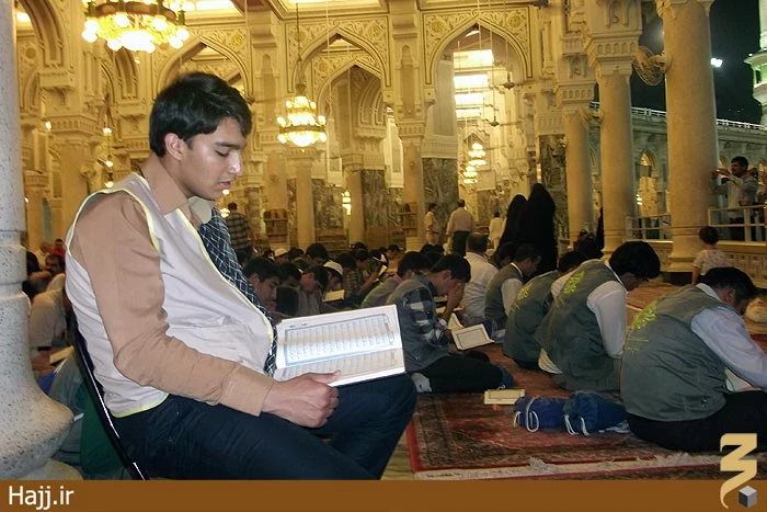 حلقه‌هاي قرآني دانش‌آموزان در مسجدالحرام/عكس