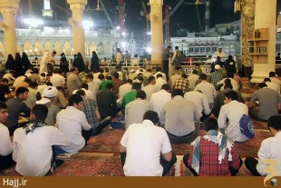 حلقه‌هاي قرآني دانش‌آموزان در مسجدالحرام/عكس