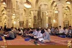 حلقه‌هاي قرآني دانش‌آموزان در مسجدالحرام/عكس
