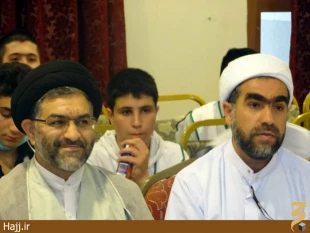 هم‌انديشي دانش‌آموزان عمره‌گزار شيعه و سني در مدينه