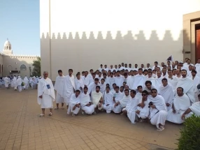 دانشجویان به نیابت از مقام معظم رهبری عمره به جا آوردند