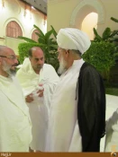 پاسخگويي به مسائل شرعي عمره گزاران احرام بسته در مسجد شجره