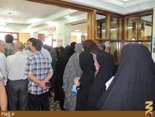 تصاوير حضور زائران ايراني در پاي صندوق‌هاي راي در كربلا/۲