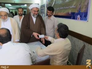 شرکت نماینده بعثه در عراق در انتخابات عکس