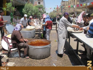 تصاوير توزيع گسترده نذري در كربلا به مناسبت نيمه شعبان
