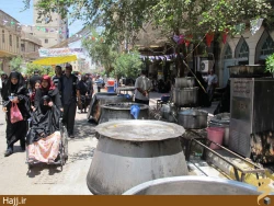 تصاوير توزيع گسترده نذري در كربلا به مناسبت نيمه شعبان