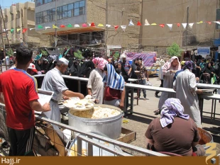 تصاوير توزيع گسترده نذري در كربلا به مناسبت نيمه شعبان