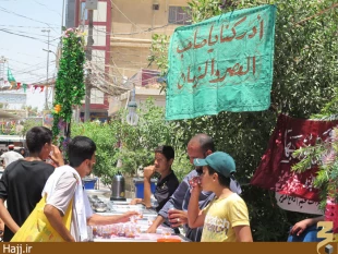 تصاوير توزيع گسترده نذري در كربلا به مناسبت نيمه شعبان