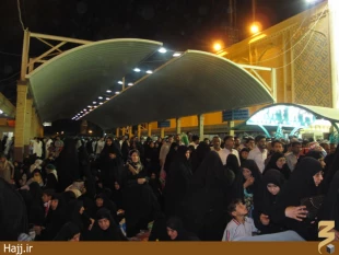 حضور گسترده زائران در حرم اميرمومنان(ع) به مناسبت عيد مبعث/عكس