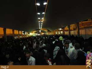 حضور گسترده زائران در حرم اميرمومنان(ع) به مناسبت عيد مبعث/عكس