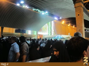 حضور گسترده زائران در حرم اميرمومنان(ع) به مناسبت عيد مبعث/عكس