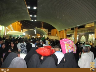 حضور گسترده زائران در حرم اميرمومنان(ع) به مناسبت عيد مبعث/عكس