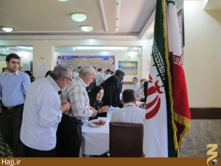 تصاوير حضور زائران ايراني در پاي صندوق‌هاي راي در كربلا/۲
