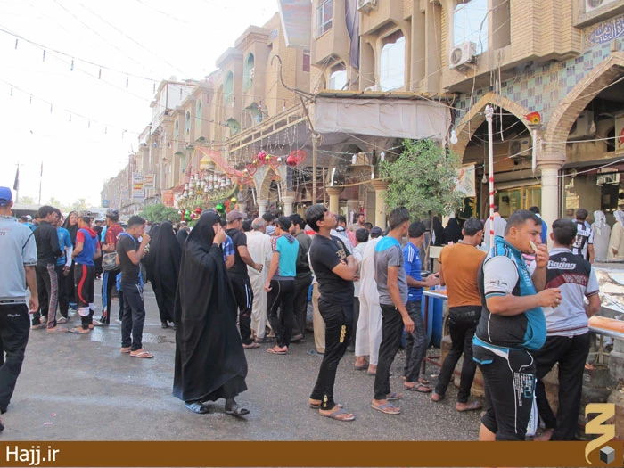 تصاوير توزيع گسترده نذري در كربلا به مناسبت نيمه شعبان