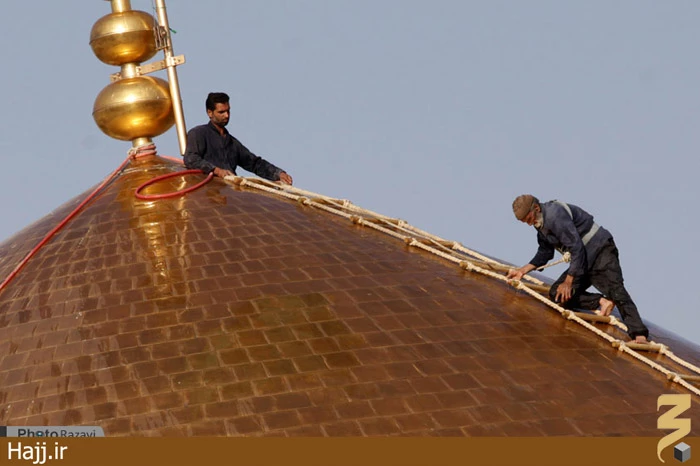 تصاوير شستشوي گنبد حرم مطهر امام رضا(ع)