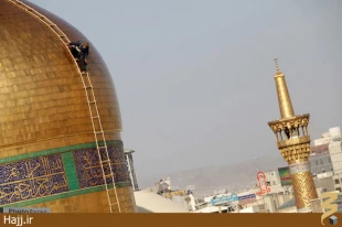 تصاوير شستشوي گنبد حرم مطهر امام رضا(ع)