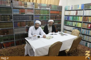 كتابخانه بعثه مدينه در خدمت زائران ايراني+عكس