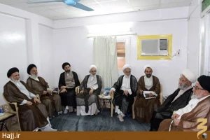 تصاویری دیگر از دیدار نماینده ولی فقیه در امور حج با نمایندگان بعثه مراجع عظام  تقلید در مدینه