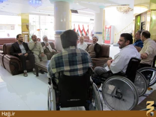 ديدار مسئول روحانيون بعثه مقام معظم رهبري با جانبازان زائر عتبات عاليات