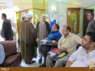 ديدار مسئول روحانيون بعثه مقام معظم رهبري با جانبازان زائر عتبات عاليات