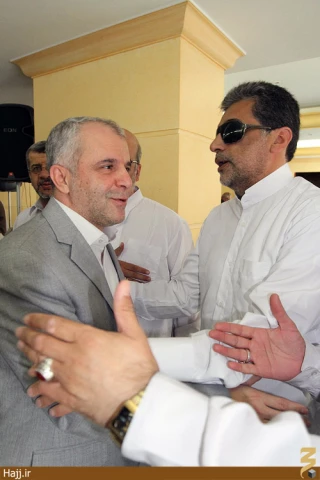 مهندس اوحدی در میان همرزمانش  عکس
