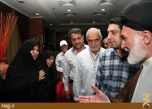ديدار مردمي سرپرست حجاج ايراني با زائران/عكس