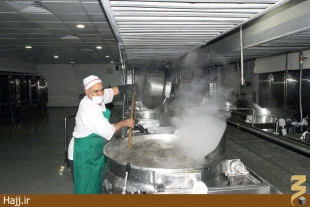 عكس/ آشپزخانه مكانيزه ايران در موسم حج