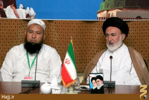 در دیدارهای جداگانه در مکه صورت گرفت: 

گفتگوی سرپرست حجاج ایرانی با وزیر امور مذهبی الجزایر و رییس بعثهِ قرقیزستان
