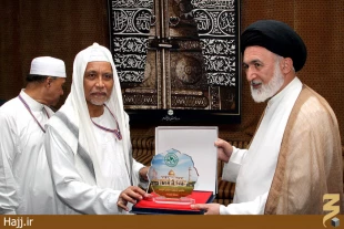 ديدار سرپرست حجاج ايراني با رئيس بِعثه حج تايلند در مكه مكرمه