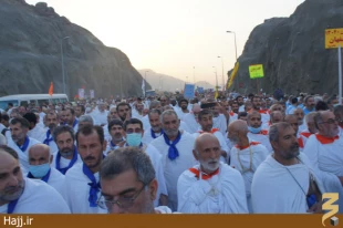 تصاويرشما/ عبور زائران از تنگه مشعرالحرام