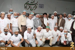 سرپرست حجاج ایرانی در جمع آشپزها عکس