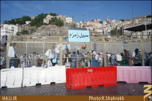 آب زَمزم در گذر تاريخ/ تصاويري از جرعه نوشان