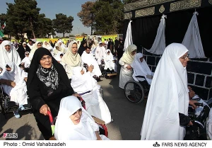 طواف نمادین کعبه در آسایشگاه کهریزک عکس