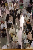 طواف در چه جهتي منطقي تر است + تصاوير طواف در شب گذشته