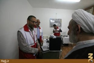 عيادت آيت الله استادي از بيماران ايراني در مدينه+تصوير