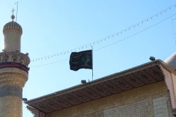 برافراشتن پرچم حرم مطهر رضوى بر افراز ايوان علوى