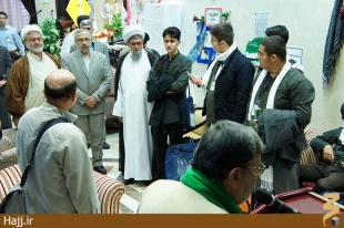 نخستين گروه دانش‌آموزان عمره‌گزار وارد مدينه شد+تصاوير