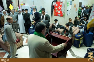 نخستين گروه دانش‌آموزان عمره‌گزار وارد مدينه شد+تصاوير