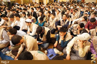  همايش دانش آموزان عمره گزار در مدينه برگزار شد